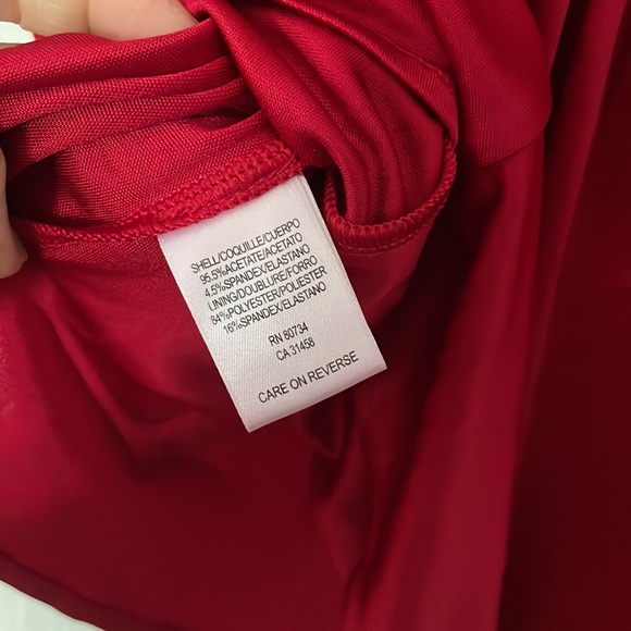 BCBG burgundy red elegant top XS - Picture 4 of 5